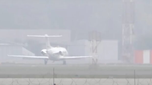 Аэропорт Одессы во время тумана. Фото: скриншот YouTube