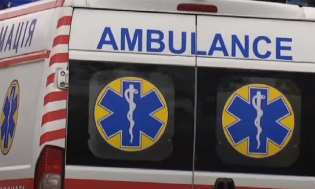 В Киеве пациент напал на медиков "скорой помощи". Фото: YouTube, скрин