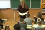 Урок в школе. Фото: скриншот YouTube-видео