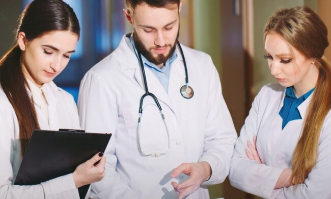 Після 50 ці хвороби мовчать роками: 5 аналізів, які варто здати кожному українцю вже цього року