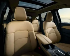 Новий інтер'єр Mazda CX-5 з сенсорним екраном
