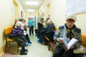 Жестокая медреформа: киевлянка умерла в очереди к врачу, не дождавшись помощи