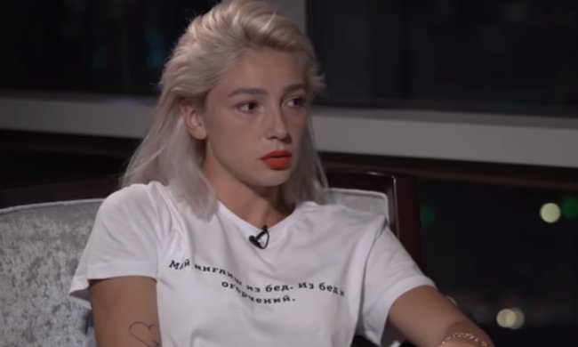 Звезда "Орла и решки" Настя Ивлеева устроила танцы на пилоне. Фото: скриншот Youtube