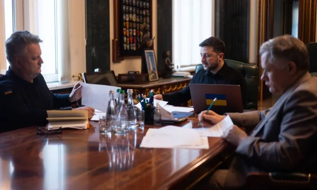 Зеленський і президент Румунії обговорили безпеку після удару дрона