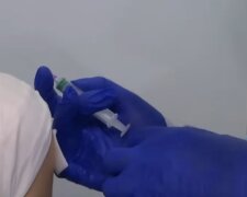Вакцинація. Фото: скриншот Youtube