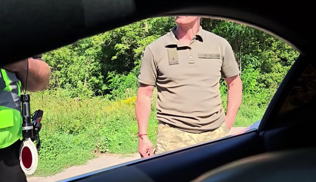У ТЦК зробили заяву про хабарі та штрафи. Фото: YouTube