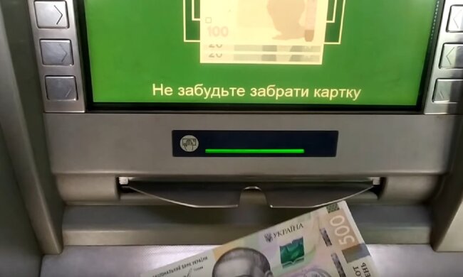 Банкомат ПриватБанку. Фото: скріншот Youtube