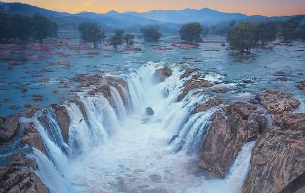 Глоток свежести: фото самых восхитительных водопадов Индии