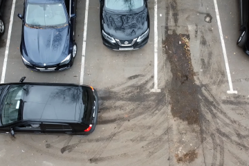 Новий закон про паркування: вже набув чинності, що треба знати водіям. Фото: YouTube