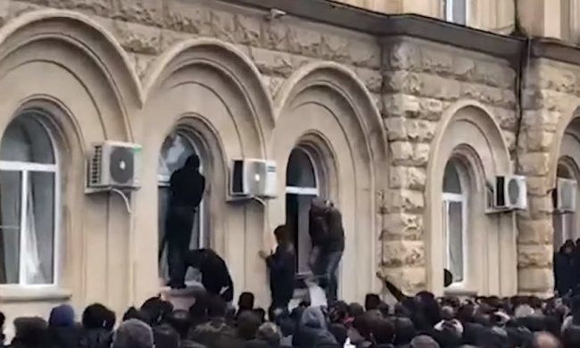 Абхазия, протест. Фото: скрин Спутник