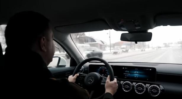 Mercedes. Фото: скриншот YouTube.