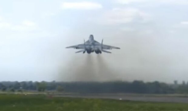 Украинский самолет. Фото: скриншот YouTube-видео