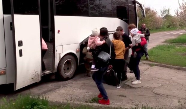 Срочно собирайте вещи: украинцев предупредили о массовой обязательной эвакуации