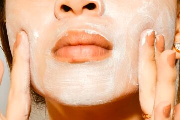 Уход за лицом. Фото: YouTube