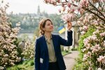 Київ весна магнолії квітучий парк телеведуча