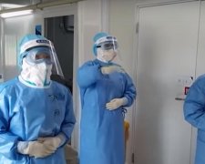 Китайские медики рассказали о методах борьбы с вирусом. Фото: скриншот YouTube