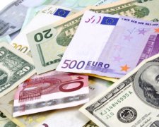 Доллар и евро вновь начали расти: курс валют на 15 августа