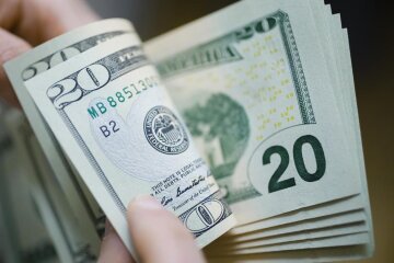 Доллар обвалился: Нацбанк нанес удар по курсу валют