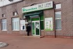 ПриватБанк научит пожилых украинцев пользоваться банком онлайн. Фото: скрин YouTube