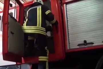 Пожарный. Фото: скриншот Youtube