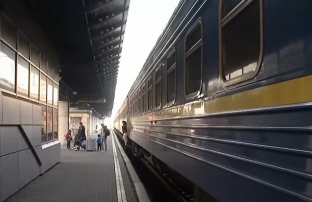 "Укрзализныця" запустит 42 поезда. Фото: скрин youtube
