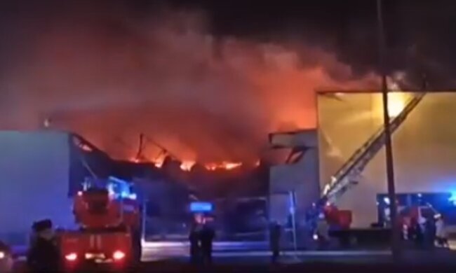 Пожар в торговом центре РФ. Фото: скриншот YouTube-видео