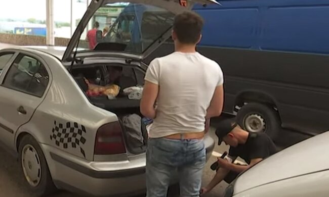 Прикордонна перевірка. Фото: скріншот відео YouTube