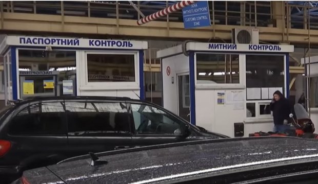 Пассажирам из Италии на украинской границе будут измерять температуру. Фото: YouTube