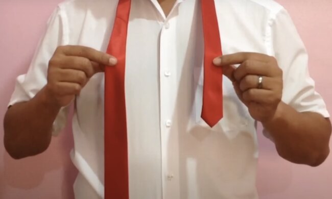 галстук, скриншот из YouTube