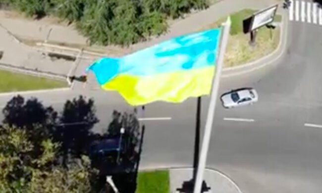 Огромный символ в центре города: в Харькове представители власти отметили День флага