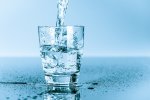 Гастроэнтеролог знает точно, насколько полезен стакан воды натощак