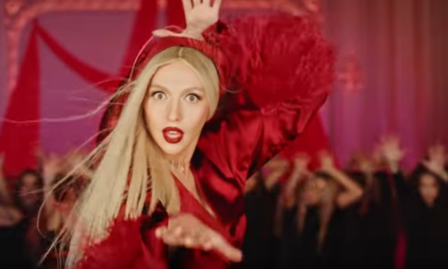 Оля Полякова. Фото: источник YouTube