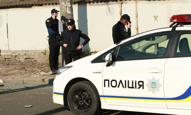 Бронежилеты не помогут: за что толпа в Днепре забросала полицию яйцами