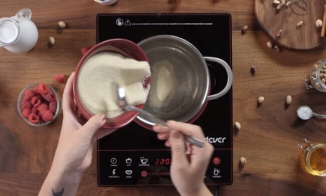 Приготовление каши. Фото: скриншот YouTube-видео