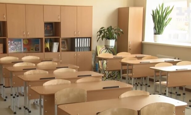 Пустой класс в школе. Фото: скриншот Youtube