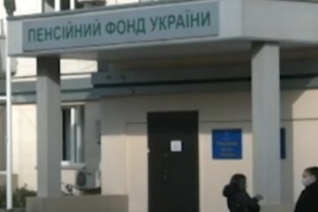 Пенсионеры и получатели соцвыплат. Фото: скриншот Youtube