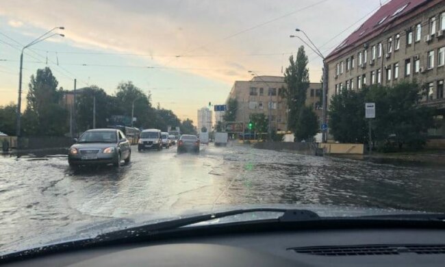 Накроет на целый день, осторожнее на дороге: Киев и область предупредили о непогоде