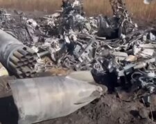 Обломки от самолета рф Ка-52. Фото: скриншот YouTube-видео