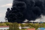 Киев пылает: темные облака копоти окутали столицу. Первые фото дикого пожарища
