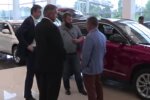 Украинцы активно регистрировали новые автомобили. Фото: youtube