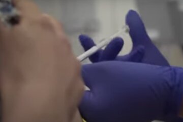 Вакцина от коронавируса. Фото: скриншот YouTube