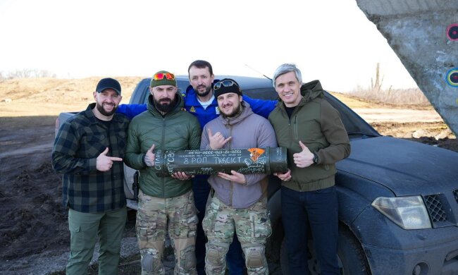 Фонд «Надія» та Валерій Дубіль зустрілися з Героєм України Владиславом Стоцьким і передали допомогу його підрозділу