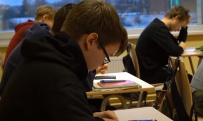 Школьникам отменять выпускные. Фото: ТСН