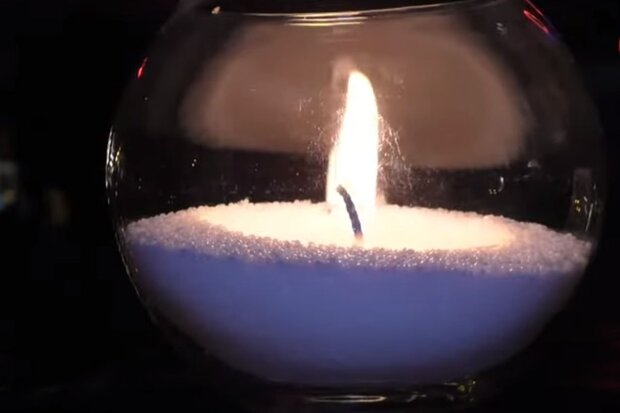 Свічка. Фото: скріншот YouTube-відео