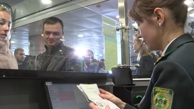 Паспортный контроль. Фото: скриншот Youtube-видео