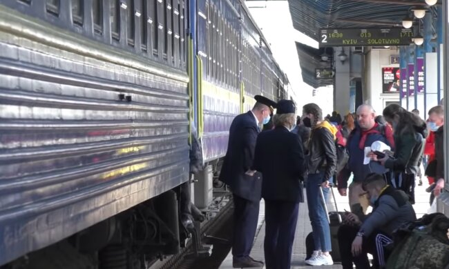 За що штрафуватимуть пасажирів Укрзалізниці - перелік та суми. Фото: скрін YouTube-відео