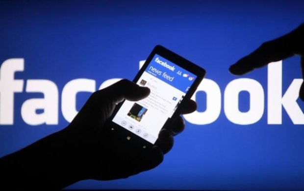 Создатель Facebook утверждает, что соцсеть стала опасной