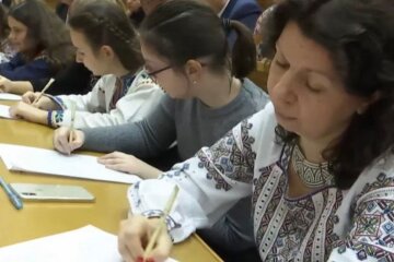 Украинцам рассказали, как присоединиться к радио-диктанту в "Дія" - инструкция