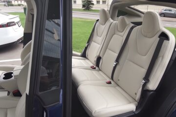 Салон Tesla Model X