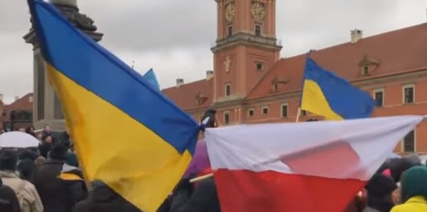 Прапори України та Польщі. Фото: скріншот YouTube-відео